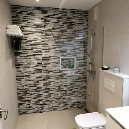 Appartement Sans Vis-a-vis Vue Ocean & Piscine,free Wifi,private Parking&solarium *